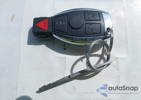 2000 Mercedes-Benz E 320 from USA, damaged, VIN WDBJF65J8YB140156